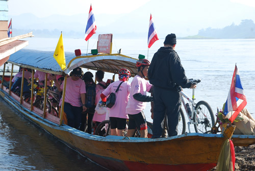 เรือข้ามฝั่งลาว.jpg