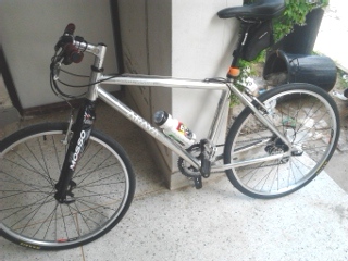 จักรยานที่ผมใช้ทุกวันนี้ เป็น araya es aluminum 7000 tange ระบบ 16 เกียร์ เฟืองหลังsora 8 สปีด จานหน้าalivio 48-36 เอาจานเล็กสุดออก