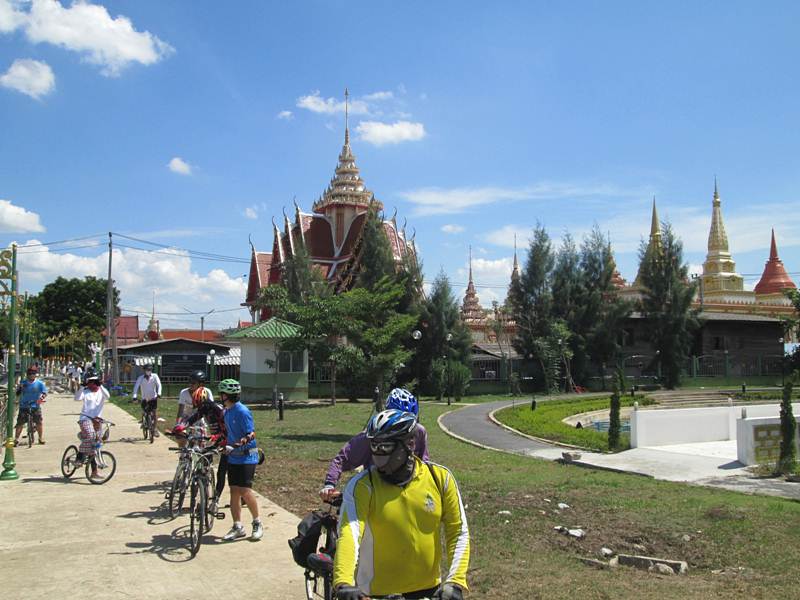 วัดราษฎร์ประคองธรรม