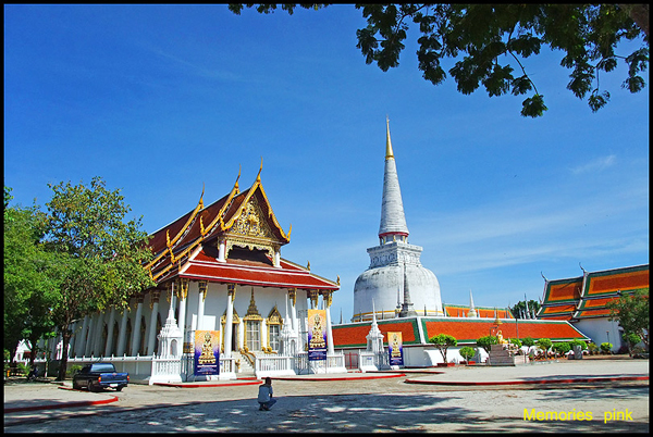 E9837907-50 พระธาตุ.jpg