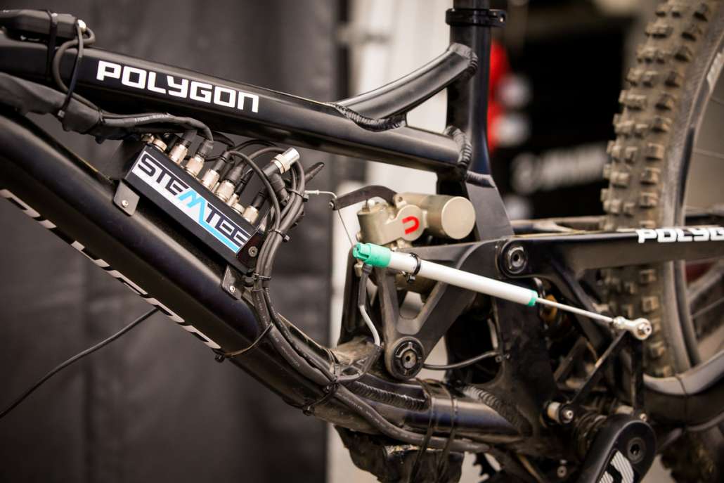 Alexandre Fayolle's One-of-a-kind Rear Shock.jpg