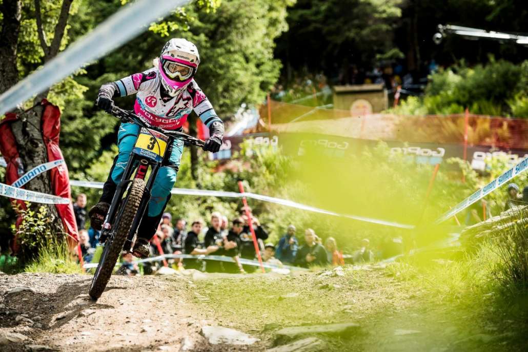 tracey-hannah-racing-to-victory-at-the-2017-fort-william-uci-dh-world-cup-round.jpg