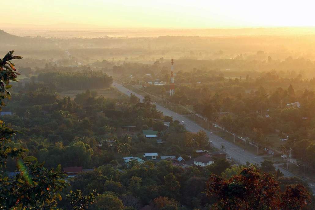 ยามเช้าจาก Wat Phutthawat Phu Sing พุทธสถานภูสิงห์