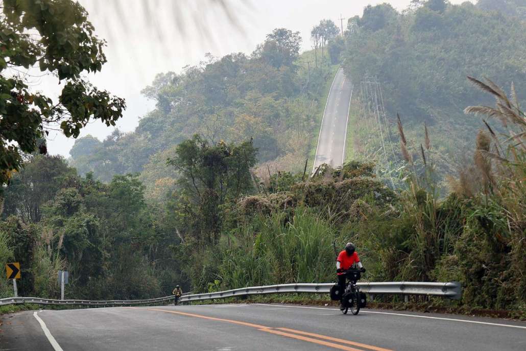 น่านในฝันไต่มากางเต็นท์นอนที่ดอยภูคา